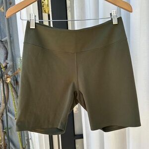 Uniqlo AIRSIM Women's size M biker shorts
